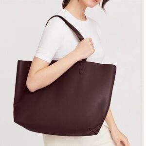 Cuyana Classic Leather Tote